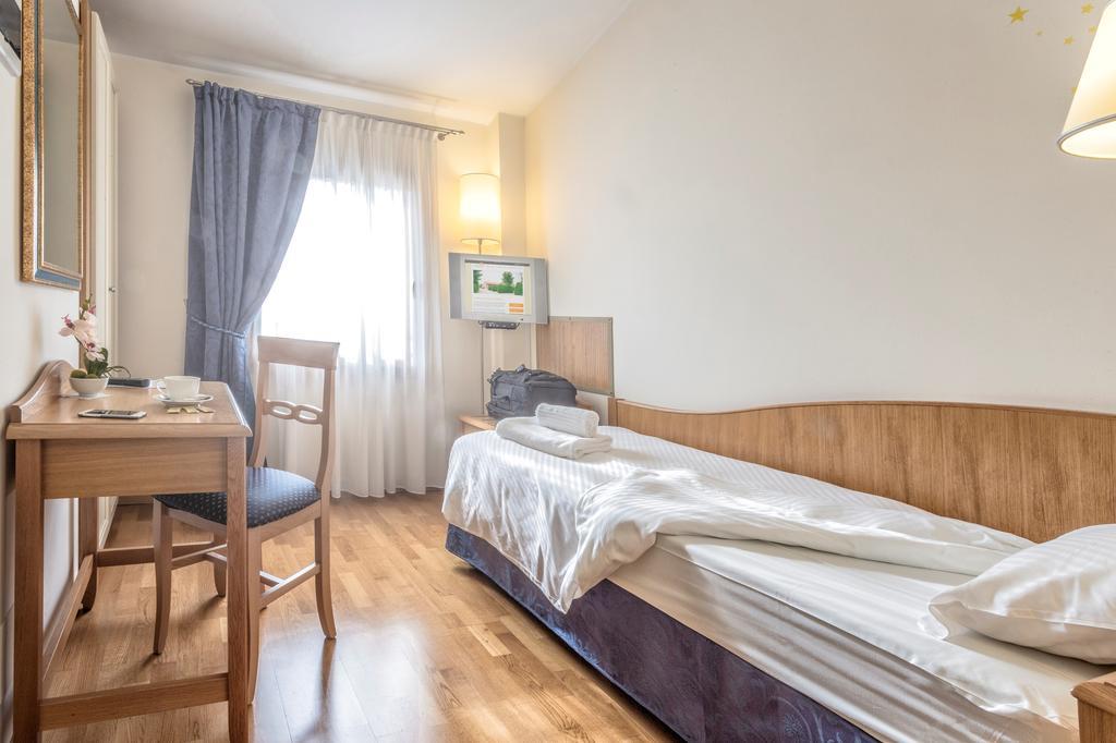 Agriturismo B&B Il Girasole 오리아고디미라 객실 사진