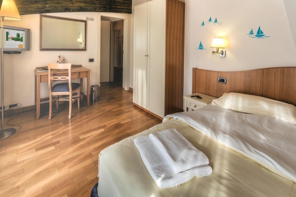 Agriturismo B&B Il Girasole 오리아고디미라 객실 사진